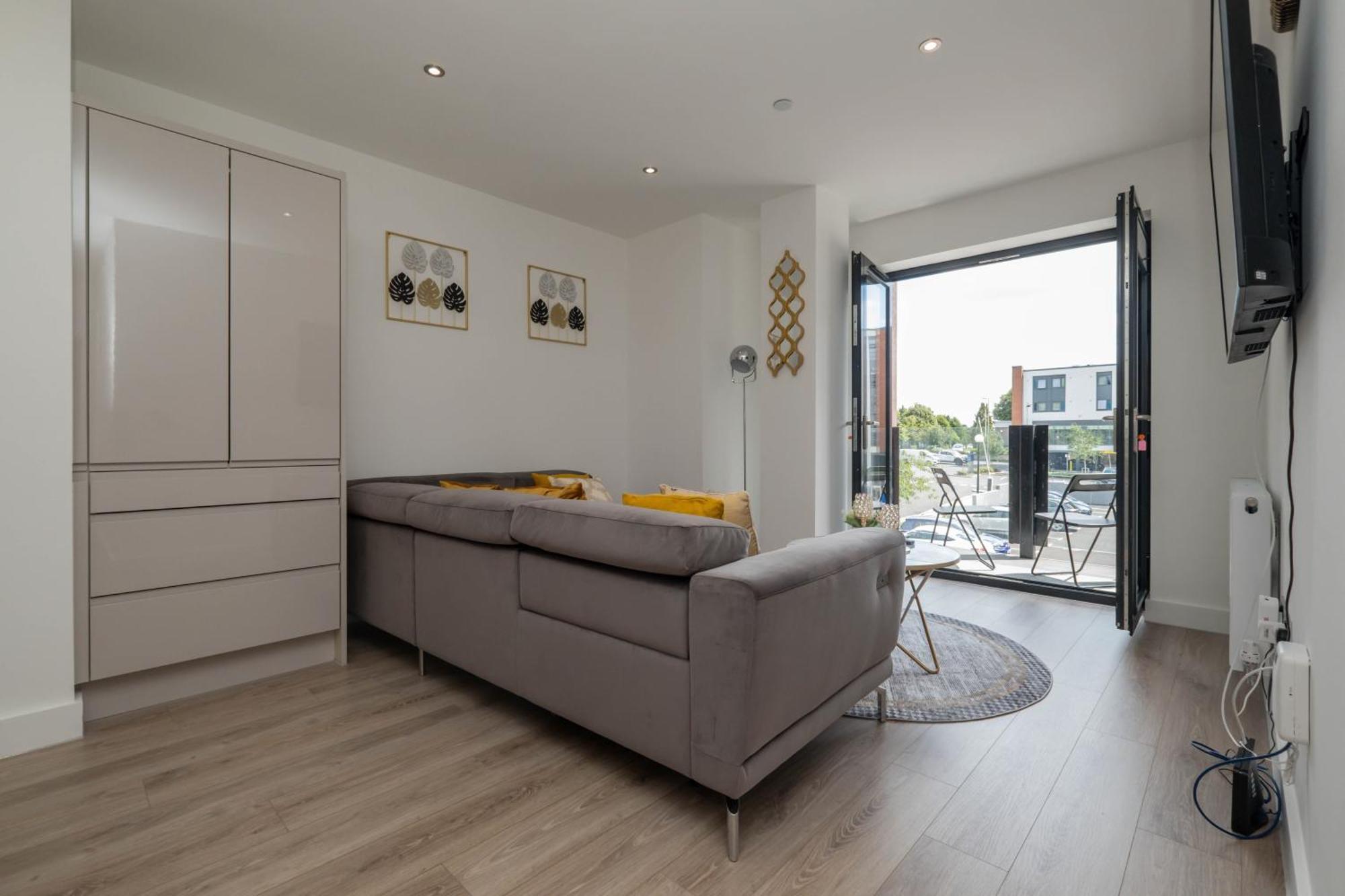 Brand New 2 Bedroom Apartment Centre Of Solihull Exterior photo
