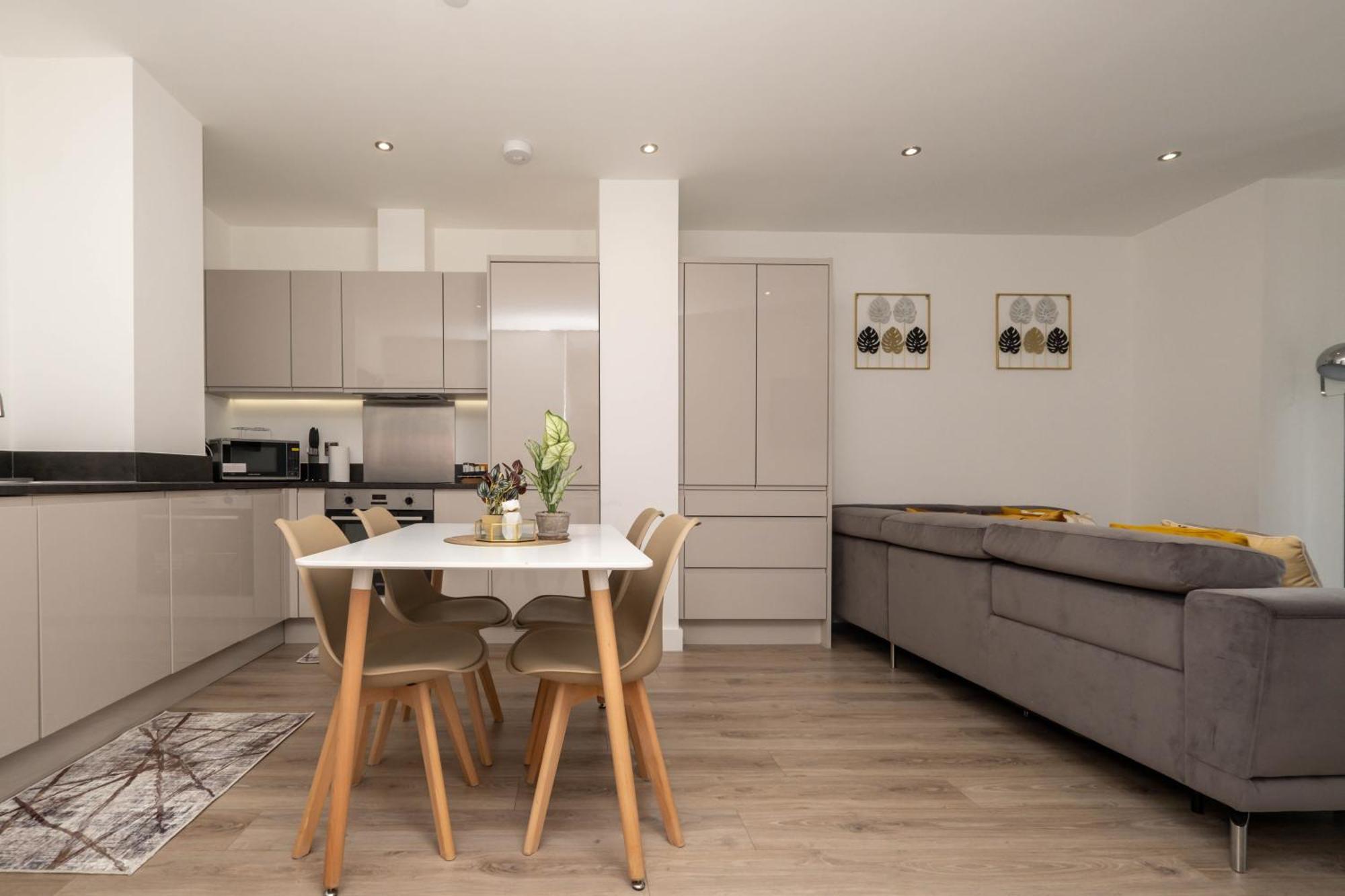 Brand New 2 Bedroom Apartment Centre Of Solihull Exterior photo