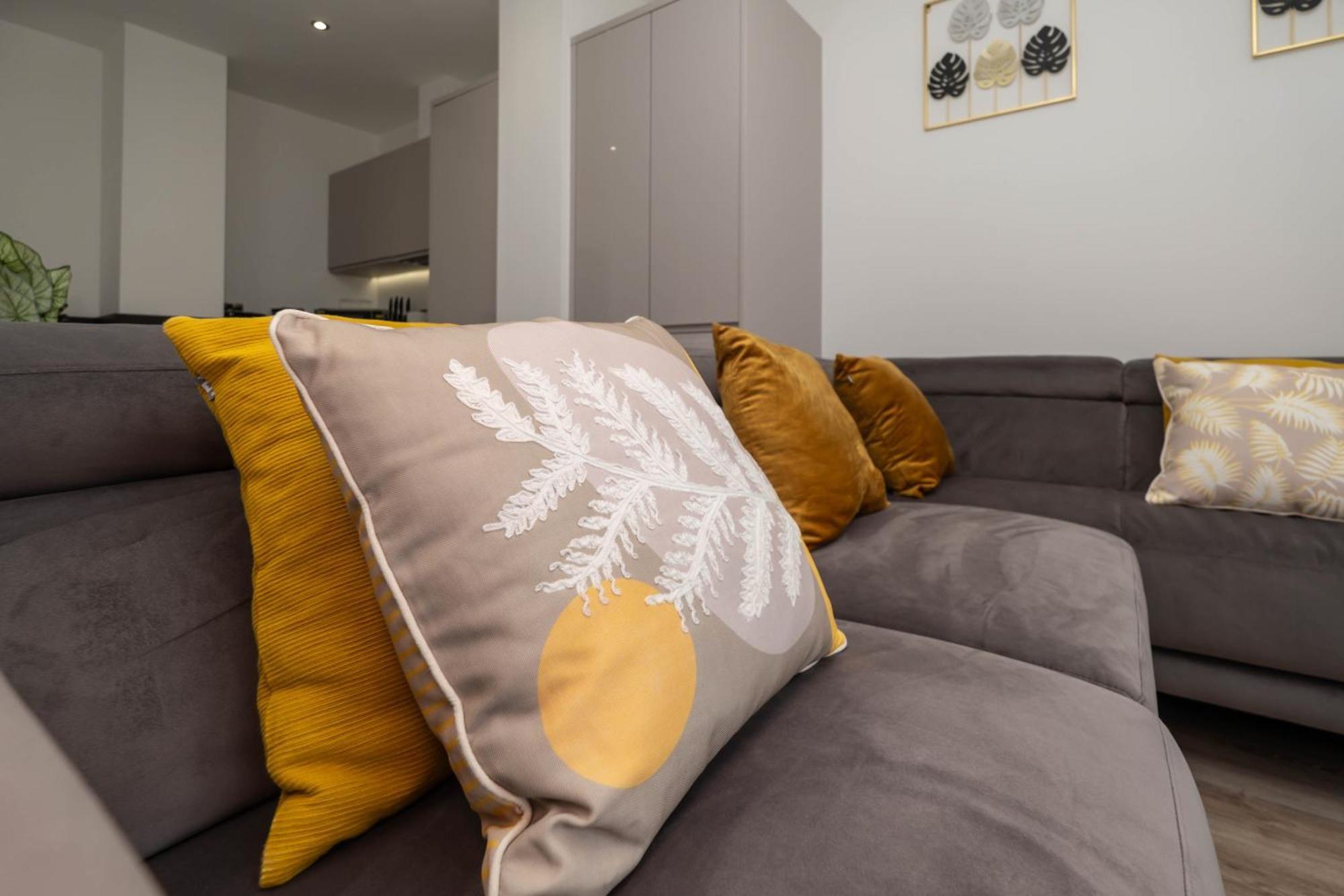 Brand New 2 Bedroom Apartment Centre Of Solihull Exterior photo